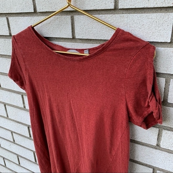 Athleta Rust Red Zephyr Asymmetrical Linen Knot Twist T-Shirt - Picture 3 of 10